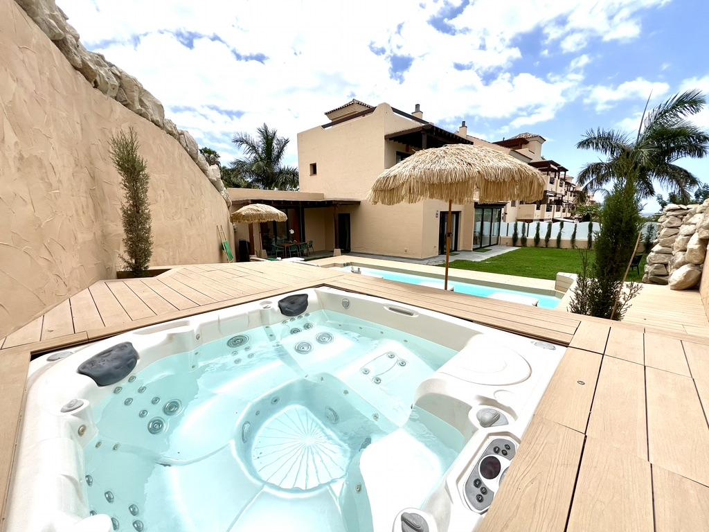 Chalet de Lujo Amarilla Golf: Tu Retiro Exclusivo en el Principal Resort de Golf de Tenerife